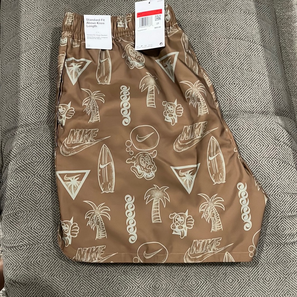Nike Sportswear
Men's Woven Flow Shorts